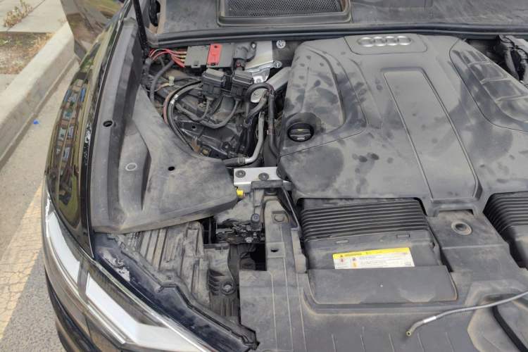 Used Audi Q8 2019 45 TFSI Luxury Prestige Edition Engine Bay Right