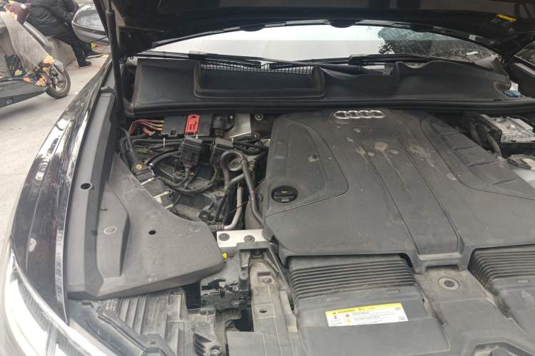 Used Audi Q8 2019 45 TFSI Luxury Prestige Edition Engine Bay Right