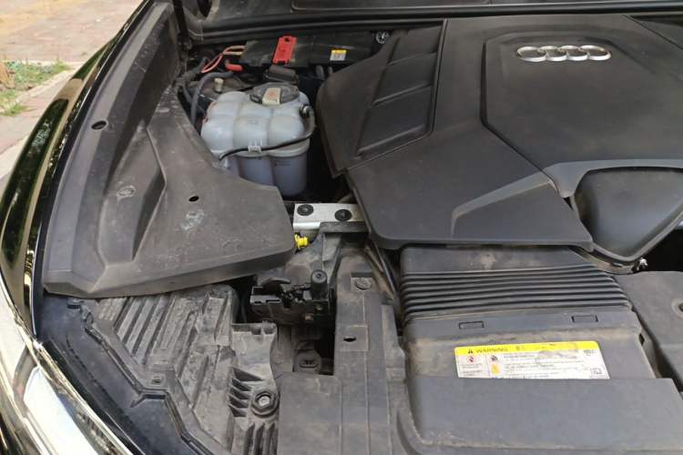 Used Audi Q8 2019 55 TFSI Luxury Dynamic Model Engine Bay Right