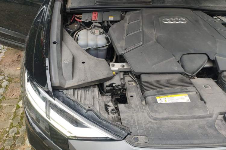 Used Audi Q8 2019 55 TFSI Luxury Dynamic Model Engine Bay Right