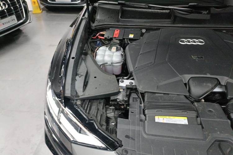 Used Audi Q8 2019 55 TFSI Luxury Dynamic Model Engine Bay Right