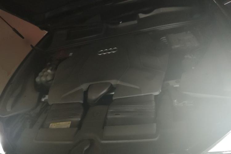 Used Audi Q8 2019 55 TFSI Luxury Dynamic Model Engine Bay