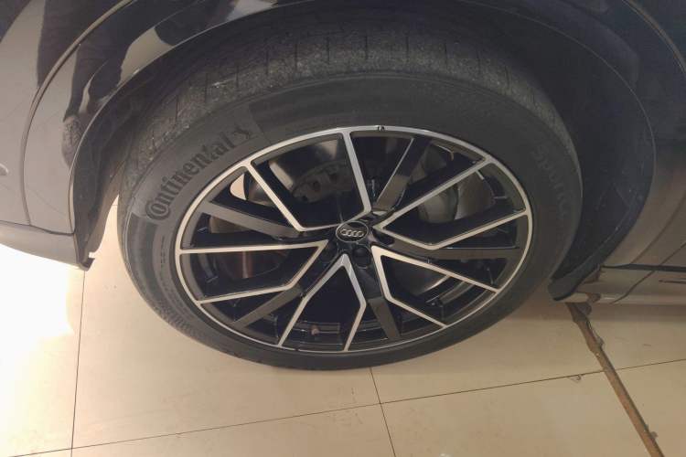Used Audi Q8 2019 55 TFSI Luxury Dynamic Model Exterior 4