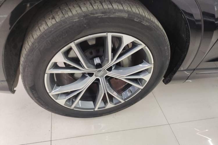 Used Audi Q8 2019 55 TFSI Luxury Dynamic Model Exterior 4