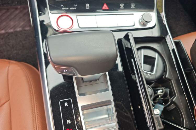Used Audi Q8 2019 45 TFSI Prestige Dynamic Edition Gear Lever