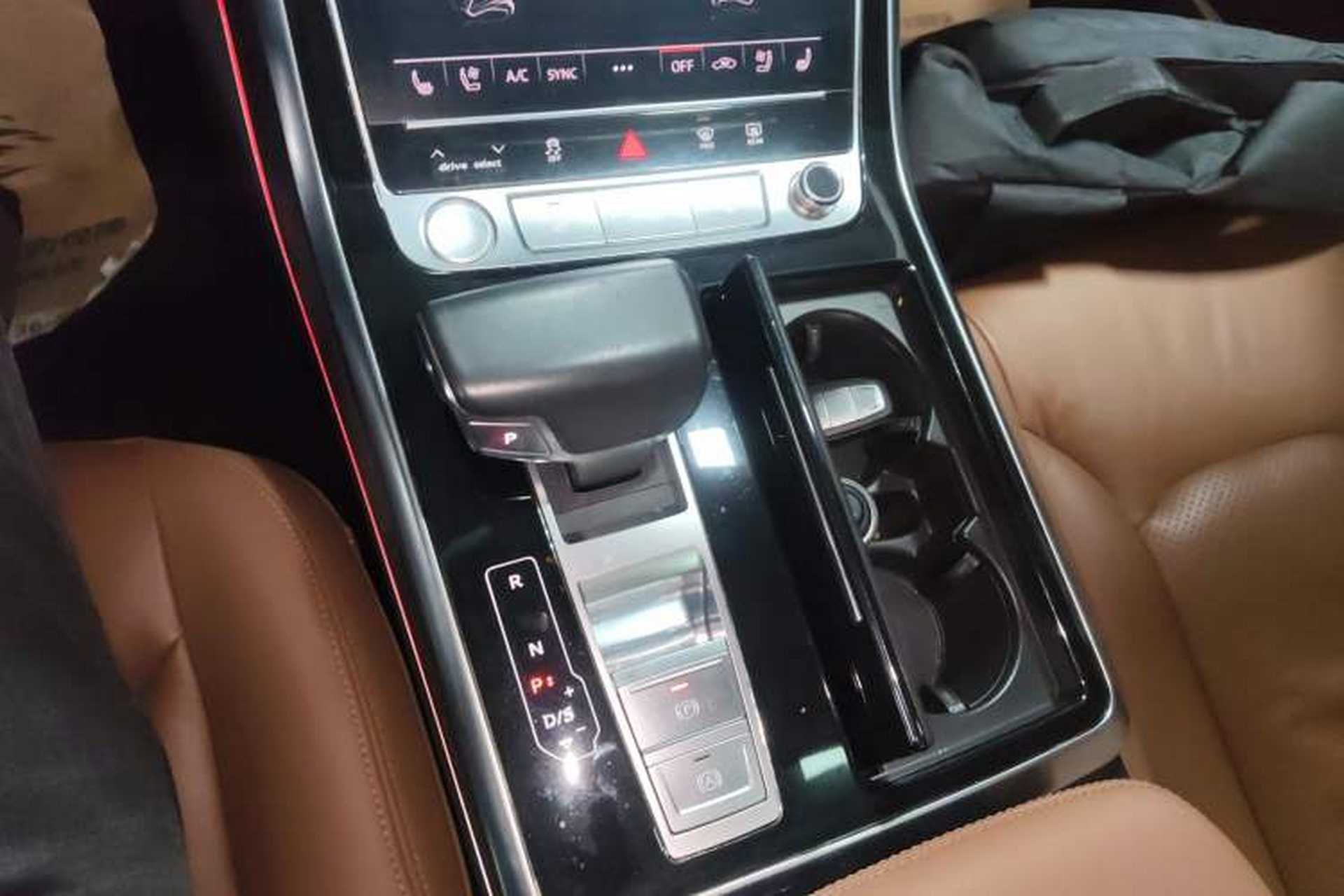 Used Audi Q8 2019 55 TFSI Luxury Dynamic Model Gear Lever