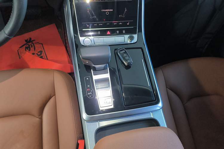 Used Audi Q8 2019 45 TFSI Luxury Prestige Edition Gear Lever