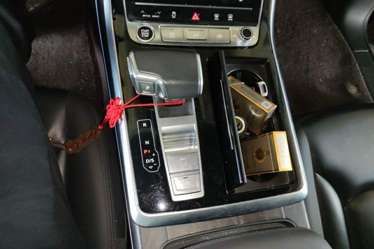 Used Audi Q8 2019 55 TFSI Luxury Dynamic Model Gear Lever