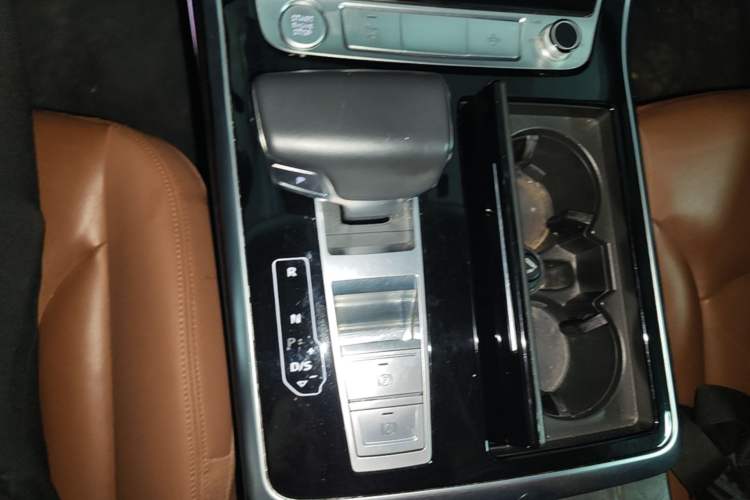 Used Audi Q8 2019 55 TFSI Luxury Dynamic Model Gear Lever
