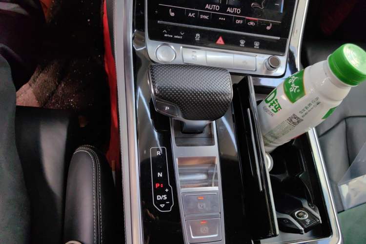 Used Audi Q8 2019 55 TFSI Ultimate Limited Edition Gear Lever