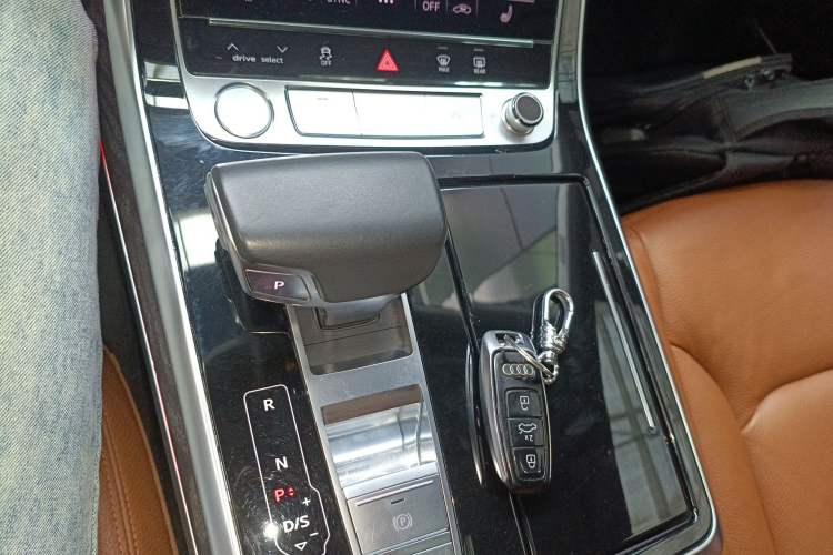 Used Audi Q8 2019 45 TFSI Prestige Dynamic Edition Gear Lever