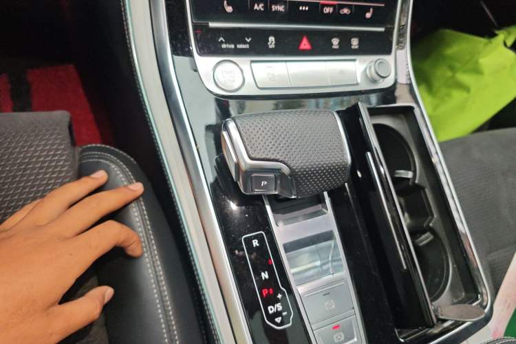 Used Audi Q8 2019 55 TFSI Prestige Dynamic Edition Gear Lever