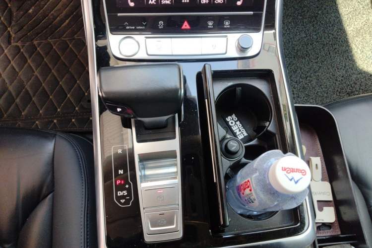 Used Audi Q8 2019 55 TFSI Luxury Dynamic Model Gear Lever