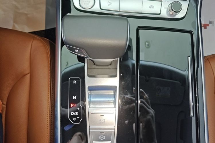 Used Audi Q8 2019 45 TFSI Prestige Dynamic Edition Gear Lever