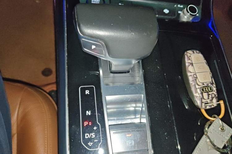 Used Audi Q8 2019 45 TFSI Luxury Prestige Edition Gear Lever