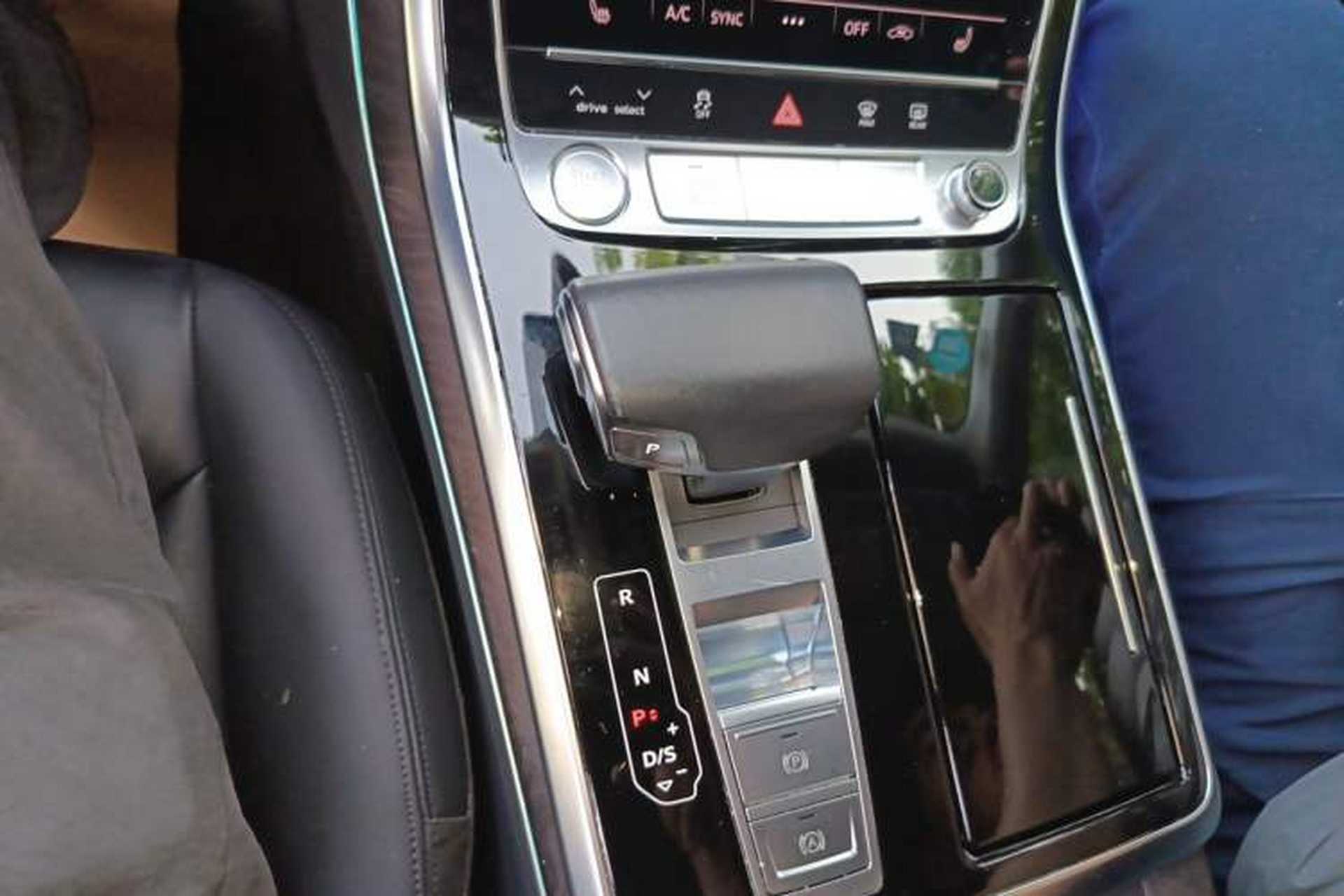 Used Audi Q8 2019 55 TFSI Luxury Dynamic Model Gear Lever