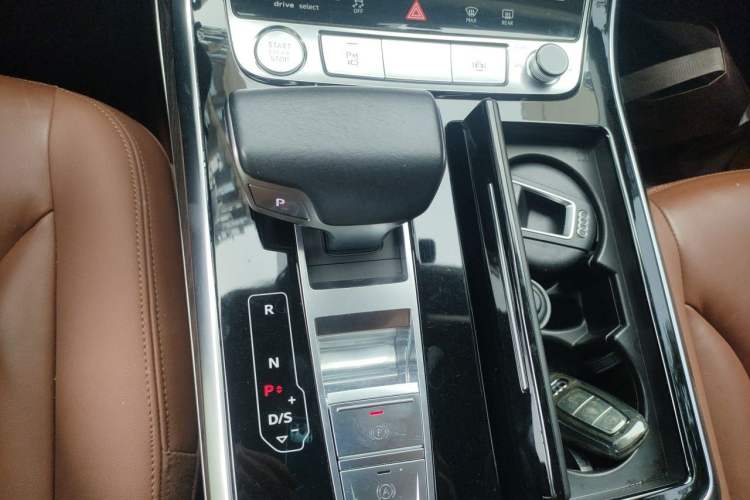 Used Audi Q8 2019 55 TFSI Luxury Dynamic Model Gear Lever