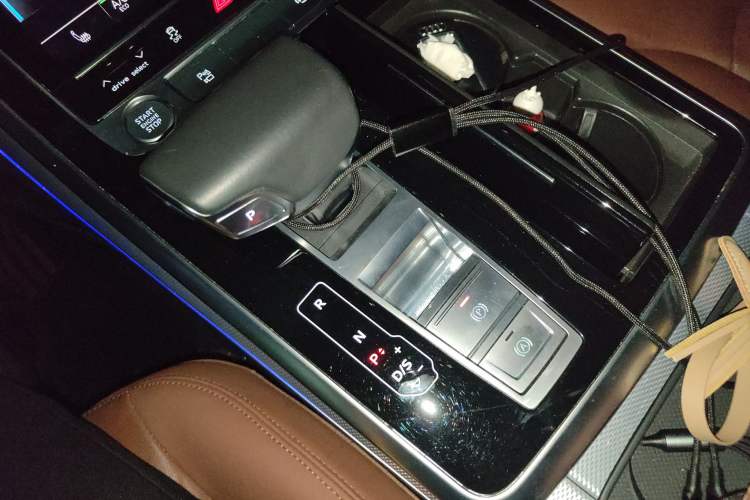 Used Audi Q8 2019 45 TFSI Luxury Prestige Edition Gear Lever