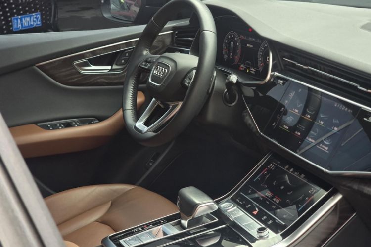 Used Audi Q8 2019 55 TFSI Luxury Dynamic Model Interior 1