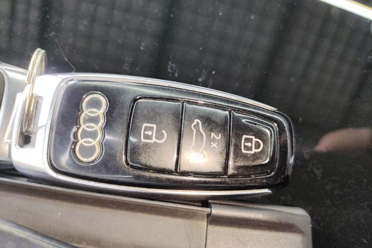 Used Audi Q8 2019 55 TFSI Luxury Dynamic Model Interior 1