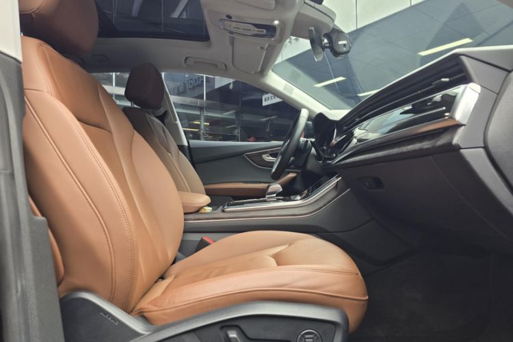 Used Audi Q8 2019 55 TFSI Luxury Dynamic Model Interior 2