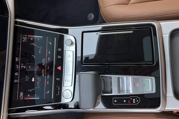 Used Audi Q8 2019 45 TFSI Luxury Prestige Edition Interior 4