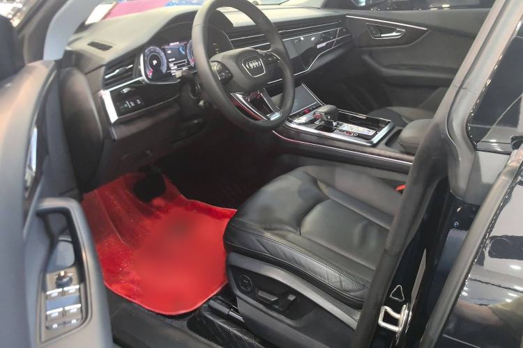 Used Audi Q8 2019 55 TFSI Luxury Dynamic Model Interior 4