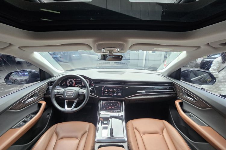 Used Audi Q8 2019 55 TFSI Luxury Dynamic Model Interior 4