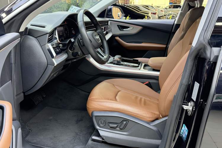 Used Audi Q8 2019 45 TFSI Luxury Prestige Edition Interior 5