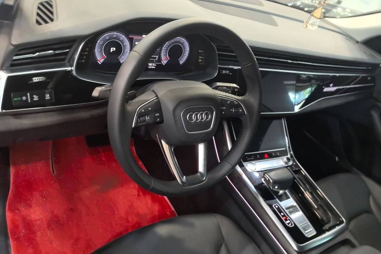 Used Audi Q8 2019 55 TFSI Luxury Dynamic Model Interior 5