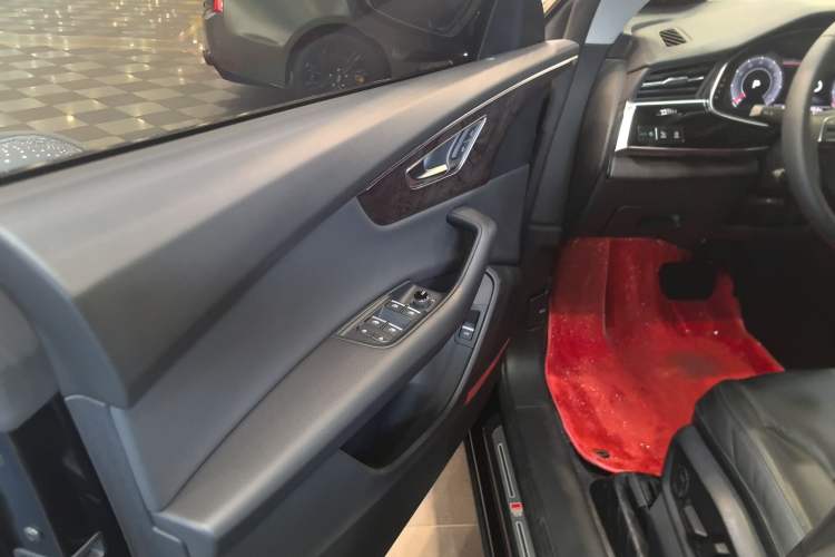 Used Audi Q8 2019 55 TFSI Luxury Dynamic Model Interior 7