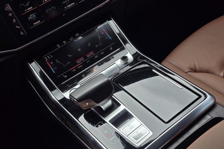 Used Audi Q8 2019 55 TFSI Luxury Dynamic Model Interior 7