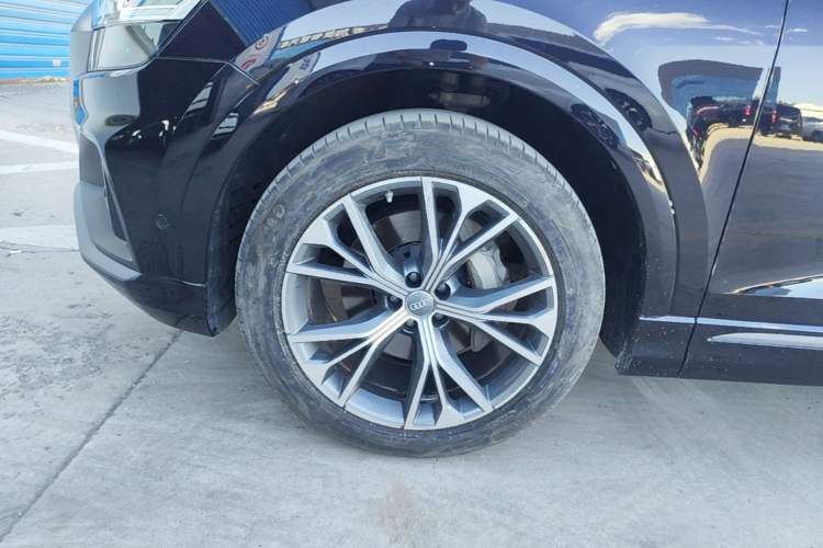Used Audi Q8 2019 55 TFSI Luxury Dynamic Model Left Front Wheel Hub