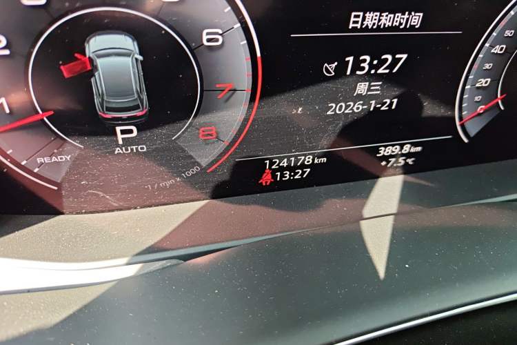 Used Audi Q8 2019 55 TFSI Luxury Dynamic Model Odometer Close Up