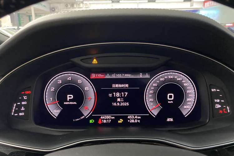Used Audi Q8 2019 55 TFSI Prestige Dynamic Edition Odometer Close Up