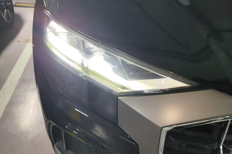 Used Audi Q8 2019 55 TFSI Luxury Dynamic Model Right Front Headlight