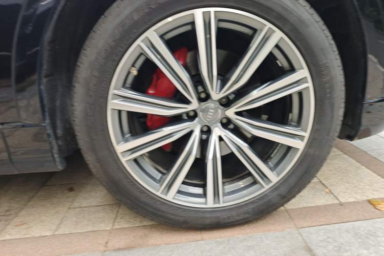 Used Audi Q8 2019 45 TFSI Prestige Dynamic Edition Right Front Wheel Hub