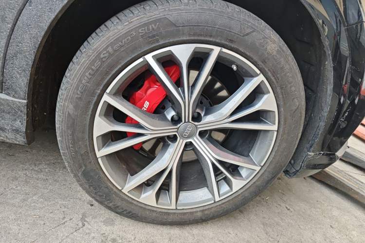 Used Audi Q8 2019 55 TFSI Luxury Dynamic Model Right Front Wheel Hub