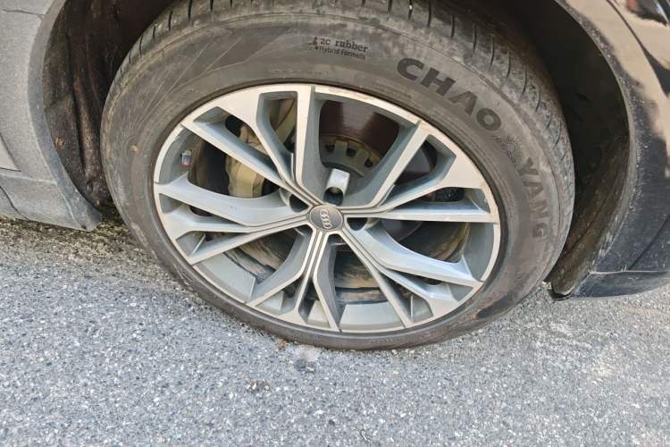 Used Audi Q8 2019 55 TFSI Luxury Dynamic Model Right Front Wheel Hub