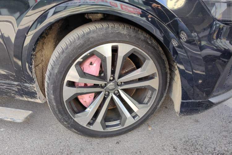 Used Audi Q8 2019 55 TFSI Ultimate Limited Edition Right Front Wheel Hub