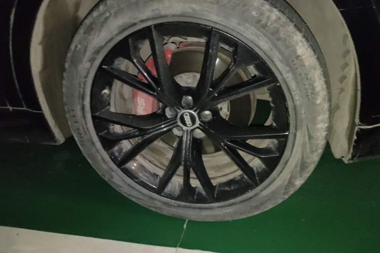 Used Audi Q8 2019 45 TFSI Luxury Prestige Edition Right Front Wheel Hub
