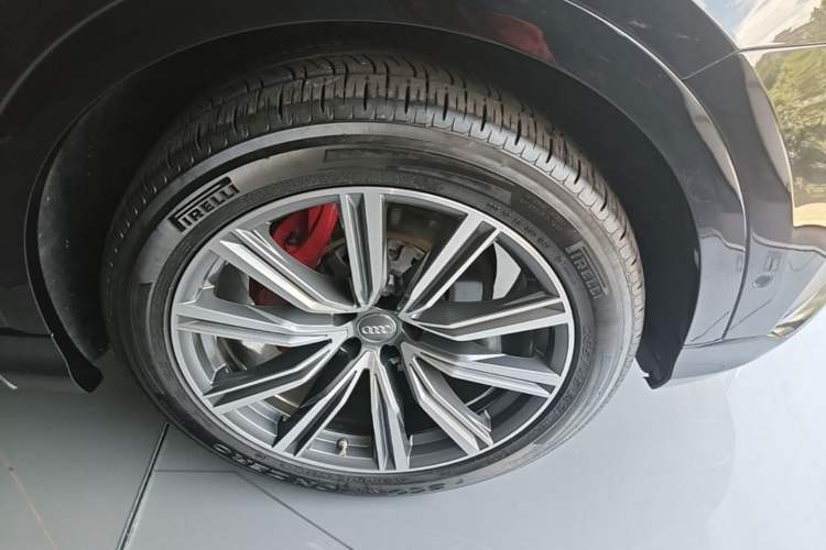 Used Audi Q8 2019 45 TFSI Prestige Dynamic Edition Right Front Wheel Hub