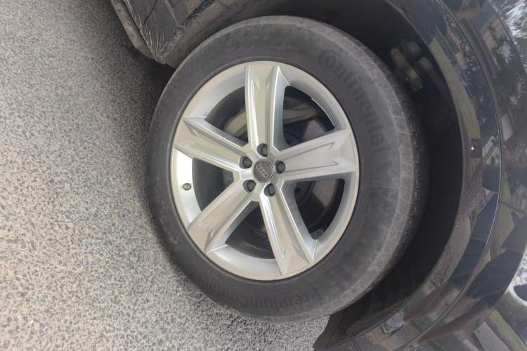 Used Audi Q8 2019 45 TFSI Luxury Prestige Edition Right Front Wheel Hub
