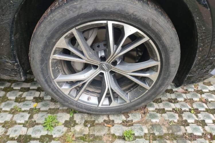 Used Audi Q8 2019 55 TFSI Luxury Dynamic Model Right Front Wheel Hub