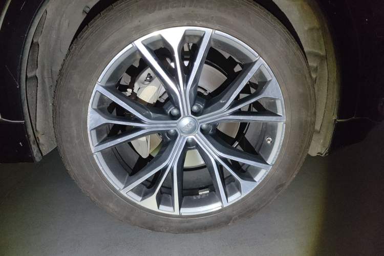 Used Audi Q8 2019 45 TFSI Luxury Prestige Edition Right Front Wheel Hub