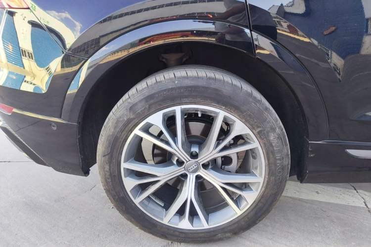 Used Audi Q8 2019 55 TFSI Luxury Dynamic Model Right Rear Wheel Hub
