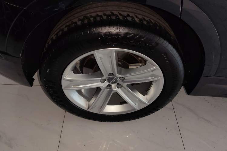 Used Audi Q8 2019 45 TFSI Luxury Prestige Edition Right Rear Wheel Hub
