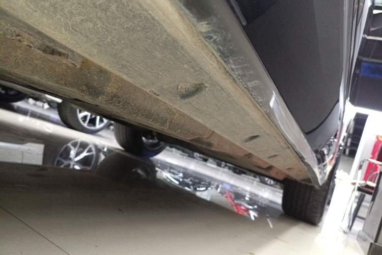 Used Audi Q8 2019 45 TFSI Prestige Dynamic Edition Right Side Sill