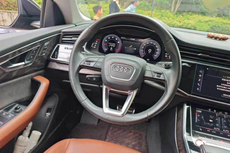 Used Audi Q8 2019 45 TFSI Prestige Dynamic Edition Steering Wheel