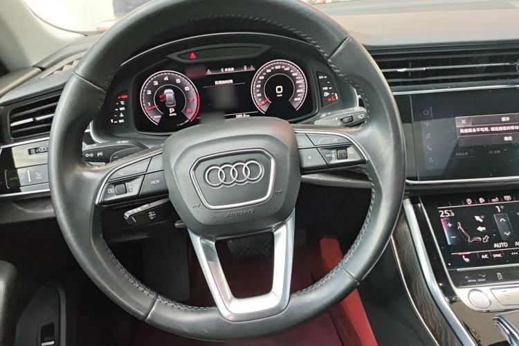 Used Audi Q8 2019 55 TFSI Luxury Dynamic Model Steering Wheel
